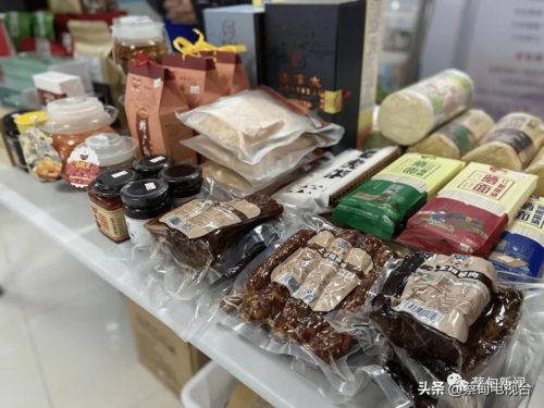 愛心助農消費扶貧 來鳳縣農副產品展銷進蔡甸機關單位